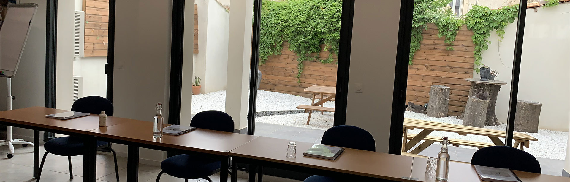 Salle de réunion dans un espace coworking Atelier Suez